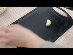 Sopa de feijão picante e picante com sabor a vermicelli e macarrão instantâneo com ingredientes ricos