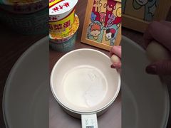 Assistir: Macarrão de Arroz e Macarrão com Sopa Dourada Sabor Carne 183g*12 Feito com Macarrão de Arroz Showcase