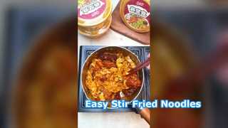 Cozinhar macarrão frito dessa maneira é realmente delicioso