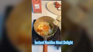 Cozinhar macarrão instantâneo, aletria com carne