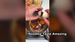 Vermicelli, macarrão, carne de ovo e legumes