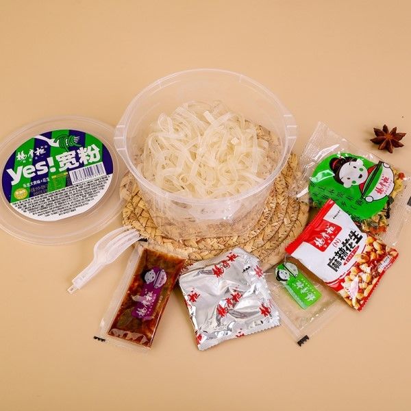 Água Fervente 5 Mins Vermicelli Larga Flat Noodles Instantâneos Com Amendoim E Vermicelli Larga