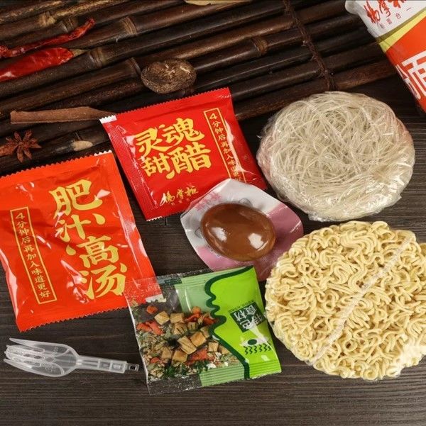 Suco de estilo Hong Kong saboroso Vermicelli e macarrão instantâneo 200g com molho picante e doce