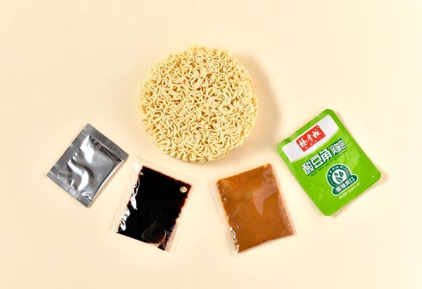 Noodles instantâneos secos de Wuhan ((Noodles misturados com molho de gergelim picante) Aceitável para OEM 158g*12