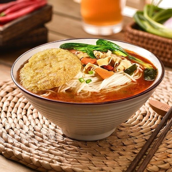 Noodles picantes e doces não fritos Noodles instantâneos para refeições rápidas e fáceis