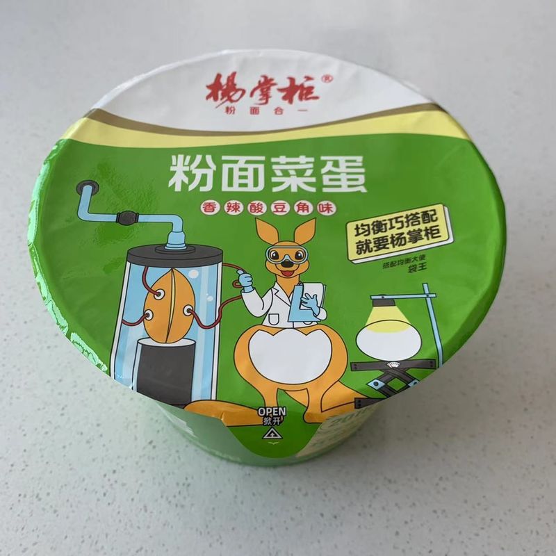 Farinha Ligeiramente picante Farinha azeda Sabor Copo macarrão instantâneo com ovo Vida útil longa 192g*12