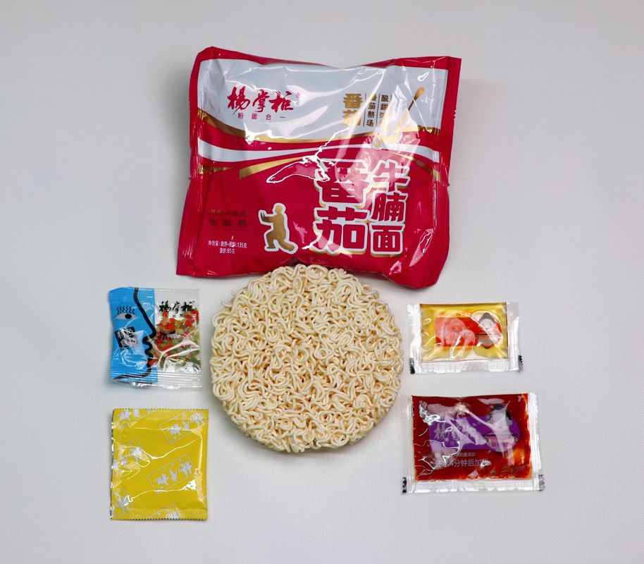 Noodles instantâneos 129g*24 Sauce Ingredientes Método de cozimento com água fervente para transações rápidas B2B