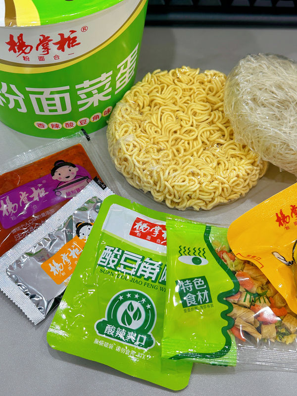 192g Ramen instantâneo frito Método de cozimento água fervente perfeito para os amantes da cozinha asiática