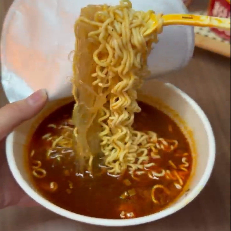 Sabor Carne de vaca cozida Sabor Vermicelli e macarrão 179g*12 para sopa macarrão e vermicelli
