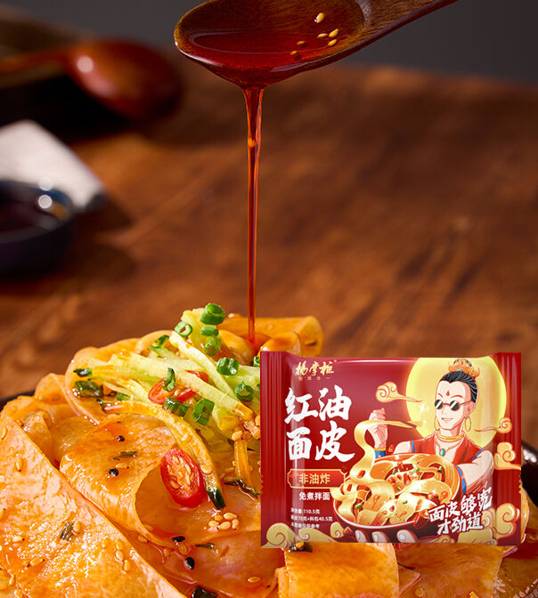 Macarrão tipo largo sem fritura. Macarrão versátil, adequado para operações de food service e aplicações culinárias