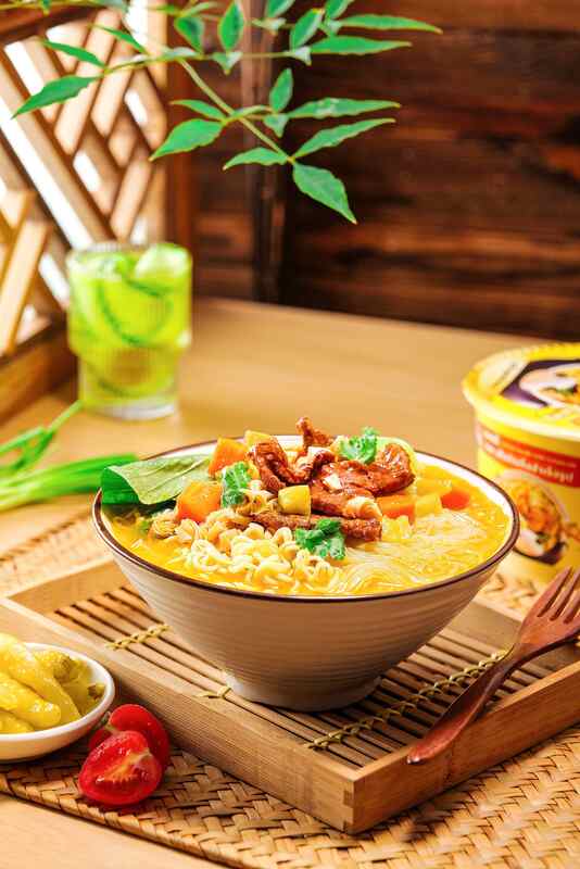 Macarrão Instantâneo Picante em Copo 89g Pacote com 12 Unidades - 12 Meses de Validade - Ideal para Varejistas, Restaurantes e Serviços de Alimentação